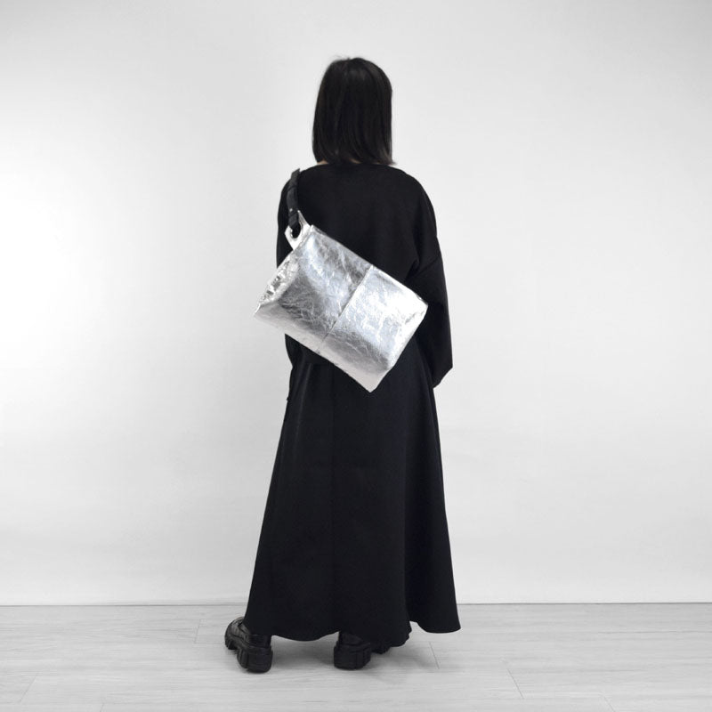 【incas】hatomeボディバッグLサイズ